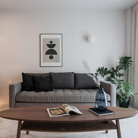 Marvelous 2Br Apartments With Balcony By Upstreet Athene Buitenkant foto