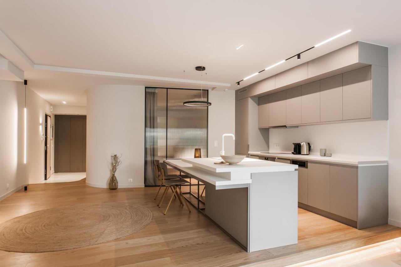 Marvelous 2Br Apartments With Balcony By Upstreet Athene Buitenkant foto