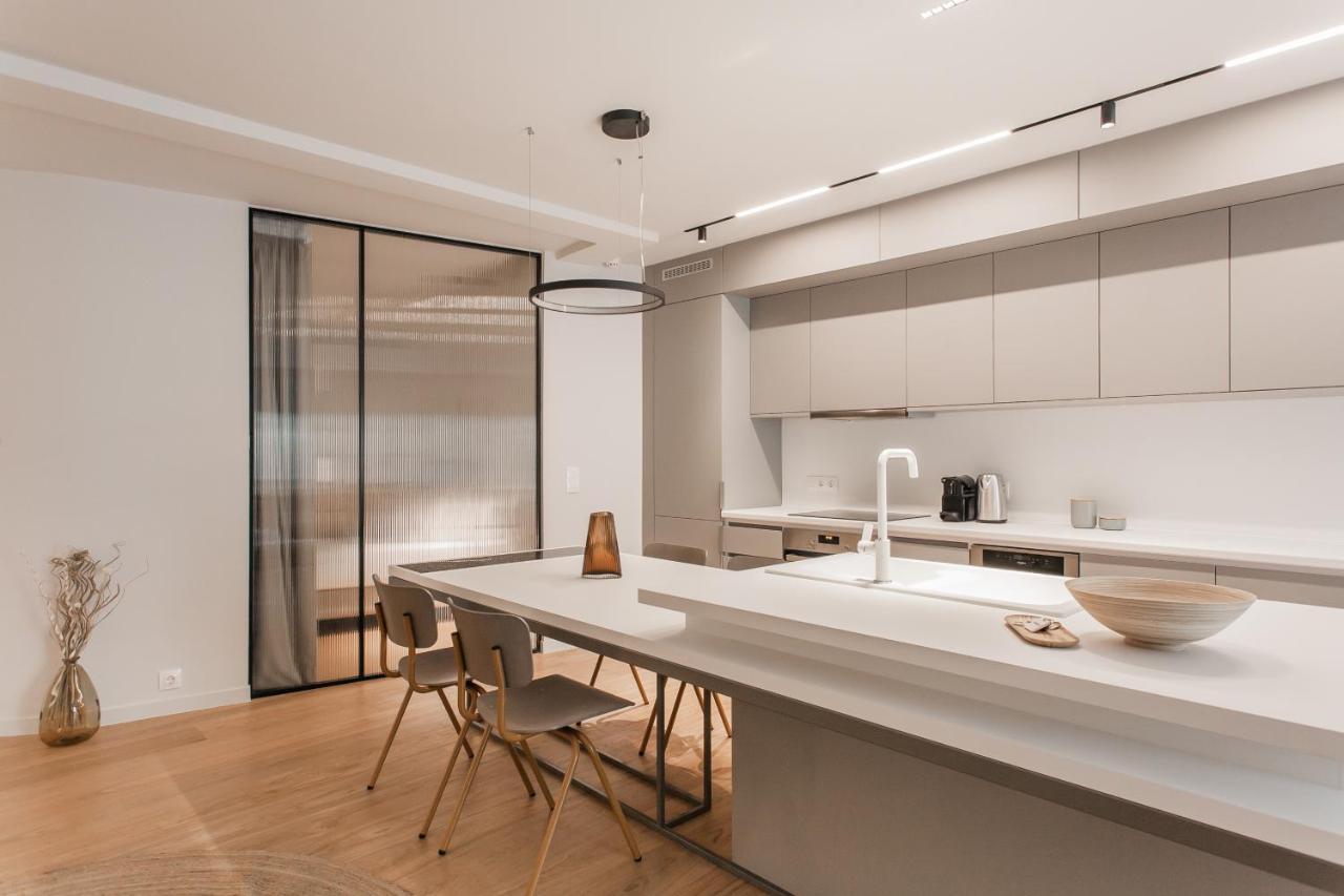 Marvelous 2Br Apartments With Balcony By Upstreet Athene Buitenkant foto