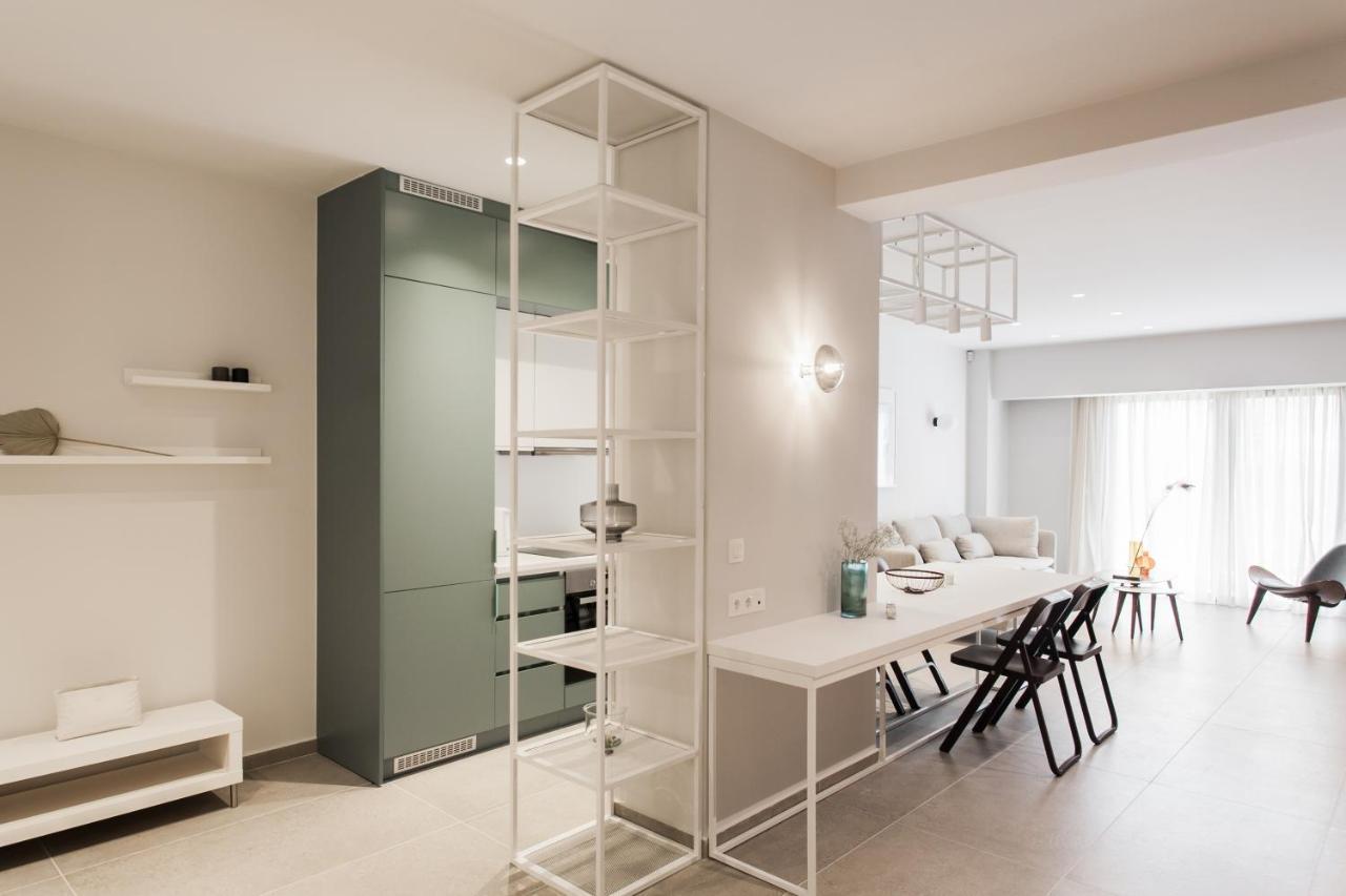 Marvelous 2Br Apartments With Balcony By Upstreet Athene Buitenkant foto