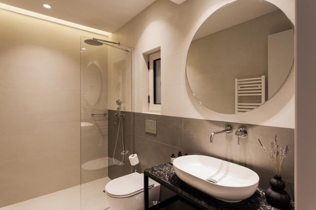 Marvelous 2Br Apartments With Balcony By Upstreet Athene Buitenkant foto