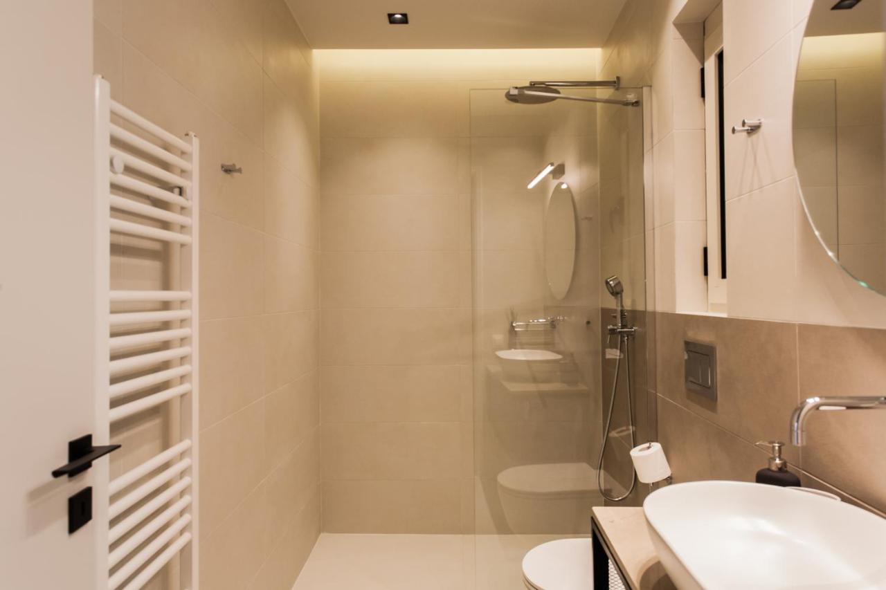 Marvelous 2Br Apartments With Balcony By Upstreet Athene Buitenkant foto