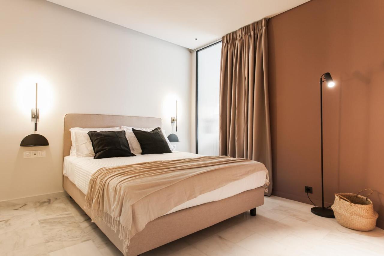 Marvelous 2Br Apartments With Balcony By Upstreet Athene Buitenkant foto