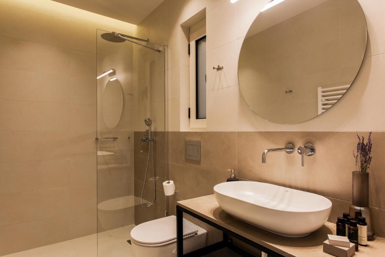 Marvelous 2Br Apartments With Balcony By Upstreet Athene Buitenkant foto